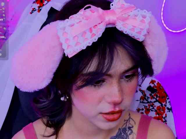 CoralineJones webcam