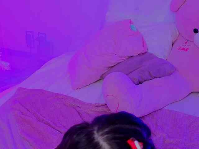 CoralineJones webcam