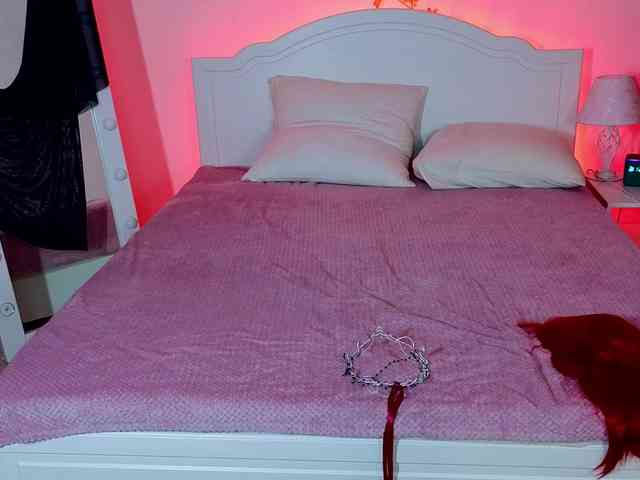 CoralineJones webcam