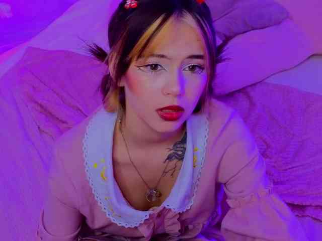 CoralineJones webcam