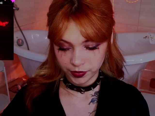 CoralineJones webcam