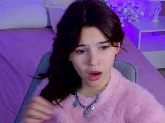CoralineJones webcam