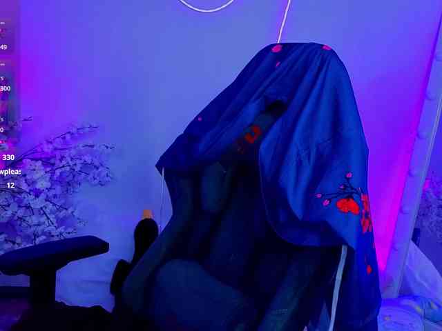 CoralineJones webcam