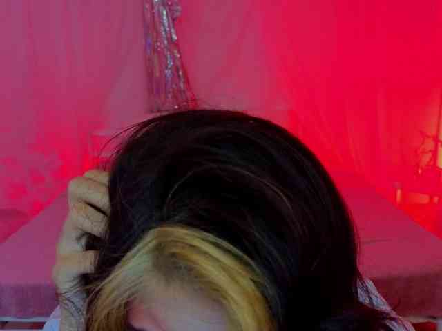 CoralineJones webcam