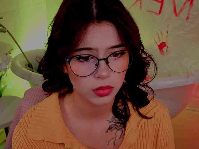 CoralineJones webcam