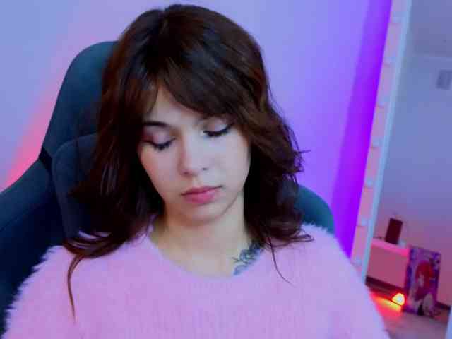 CoralineJones webcam