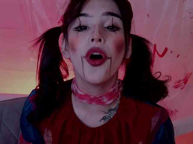 CoralineJones webcam