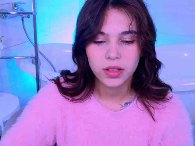 CoralineJones webcam