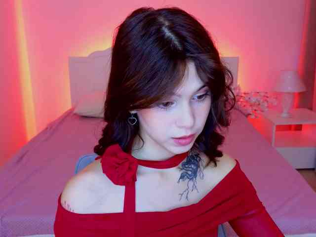 CoralineJones webcam