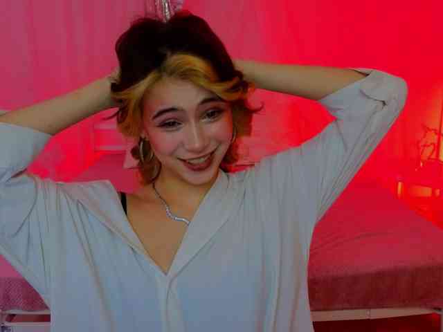 CoralineJones webcam