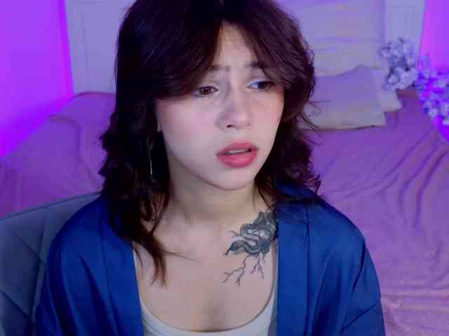 CoralineJones webcam