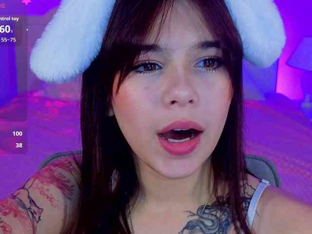 CoralineJones webcam