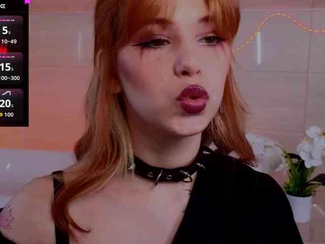 CoralineJones webcam