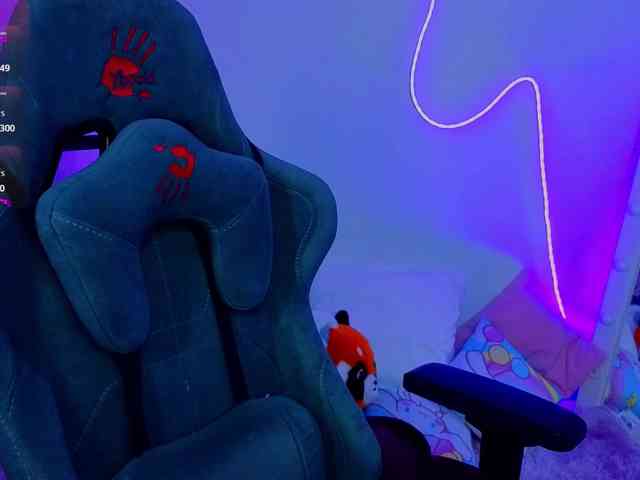 CoralineJones webcam