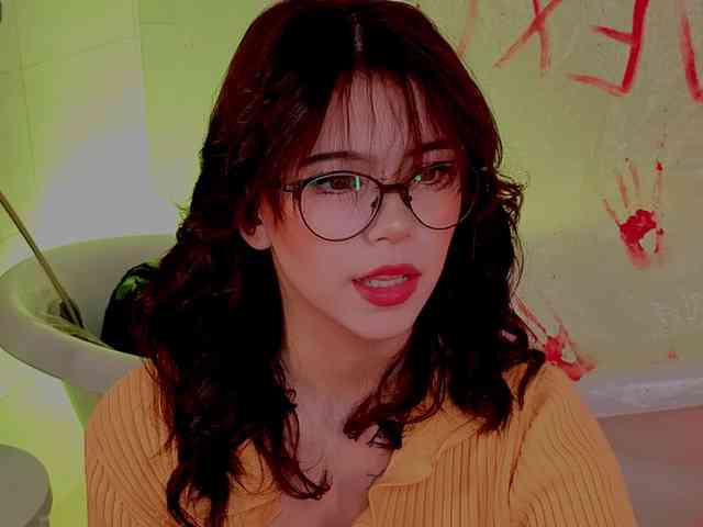 CoralineJones webcam