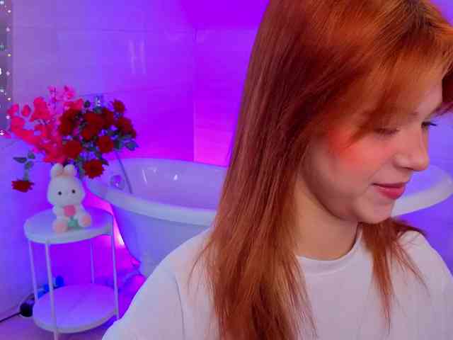 CoralineJones webcam