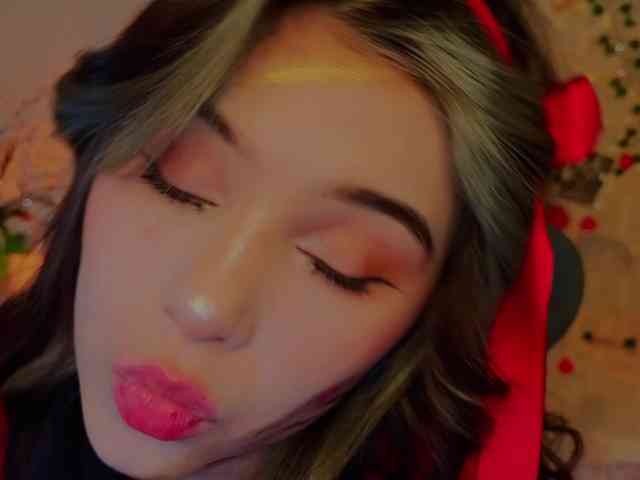 CoralineJones webcam