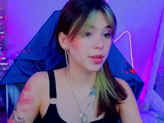 CoralineJones webcam