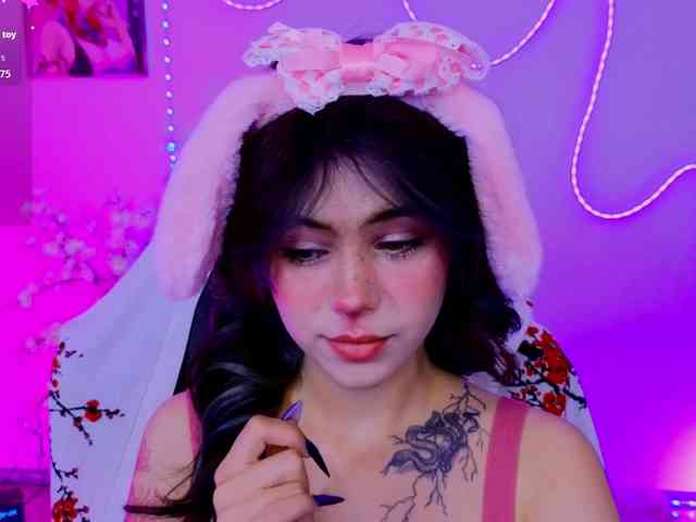 CoralineJones webcam