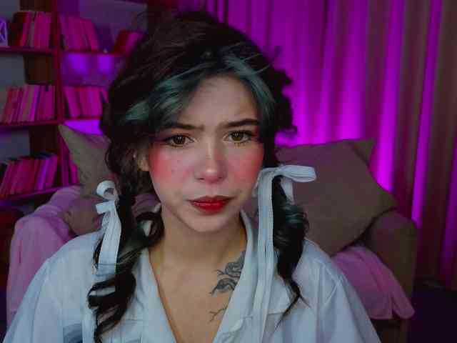 CoralineJones webcam