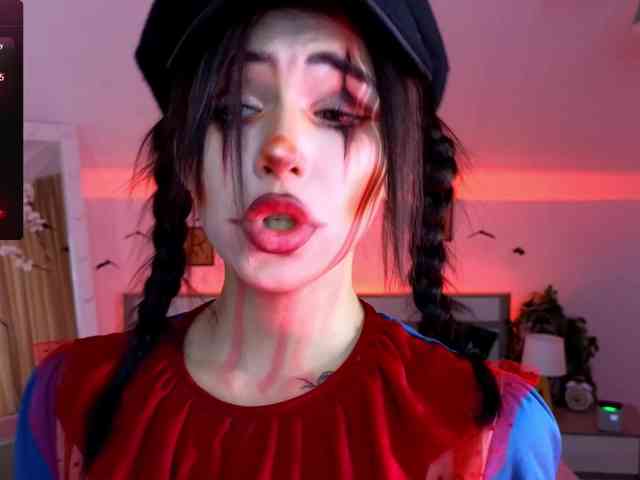 CoralineJones webcam