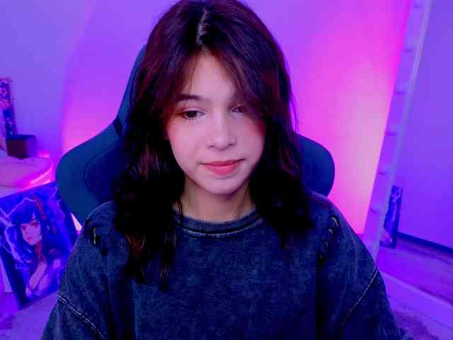 CoralineJones webcam