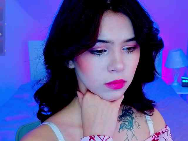 CoralineJones webcam