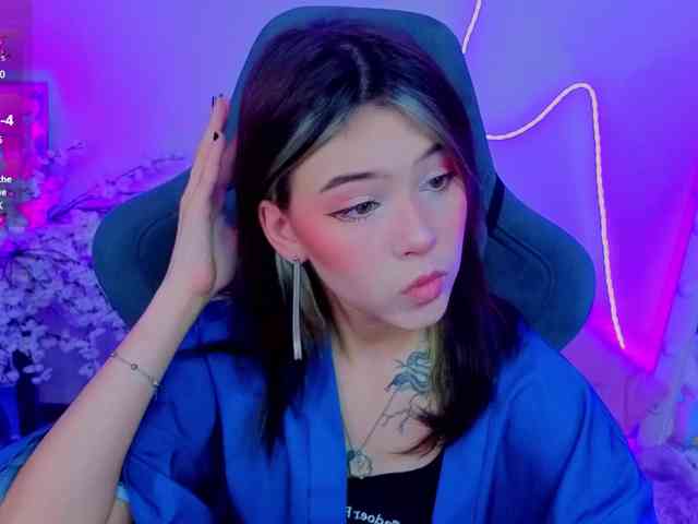 CoralineJones webcam