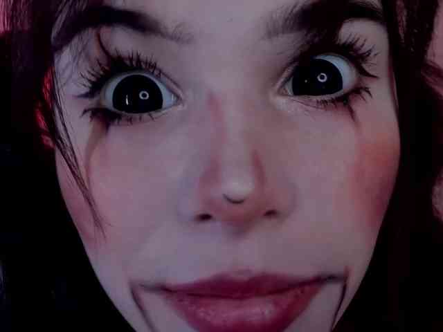 CoralineJones webcam