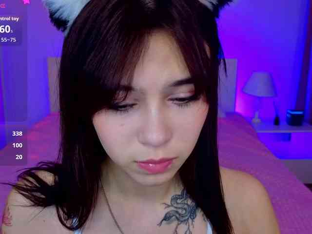 CoralineJones webcam