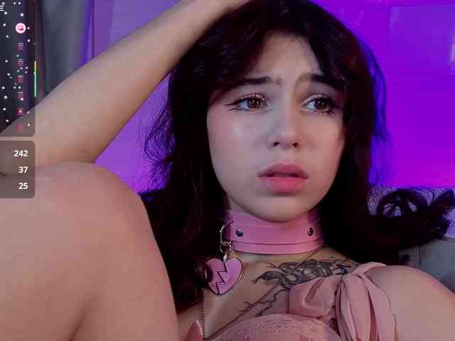 CoralineJones webcam