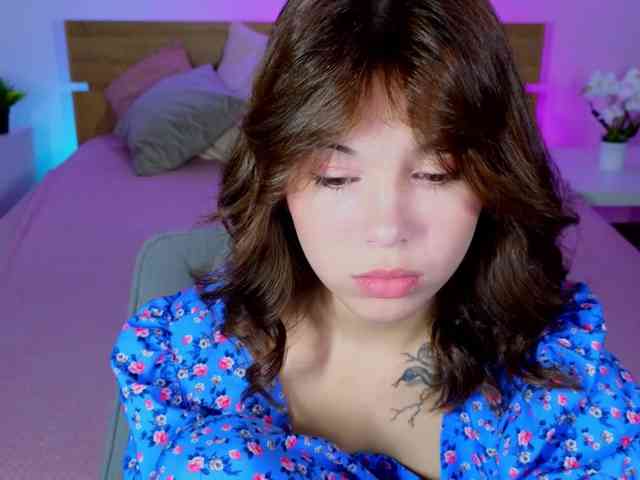 CoralineJones webcam