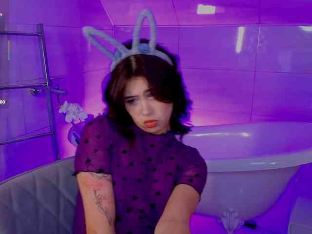 CoralineJones webcam