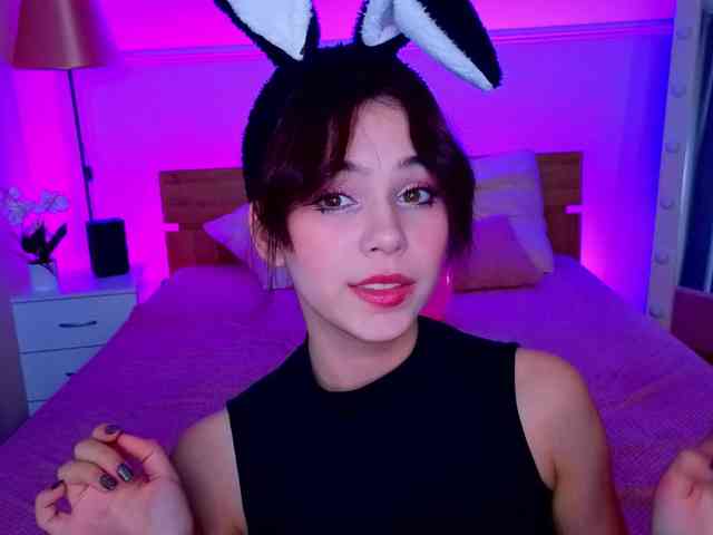 CoralineJones webcam