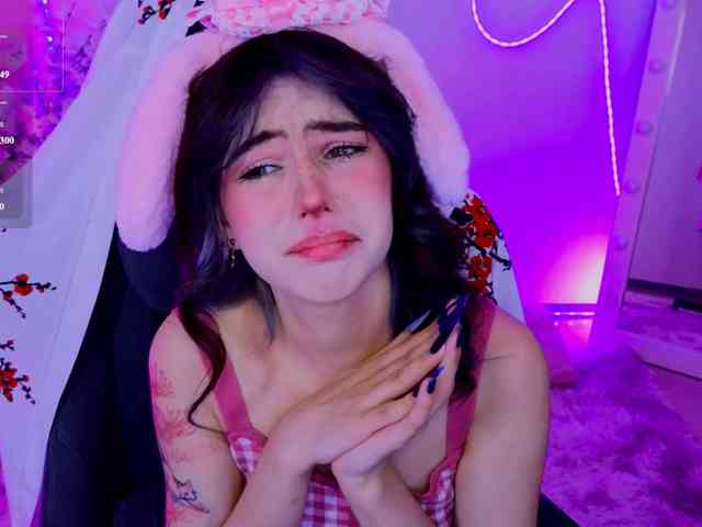 CoralineJones webcam