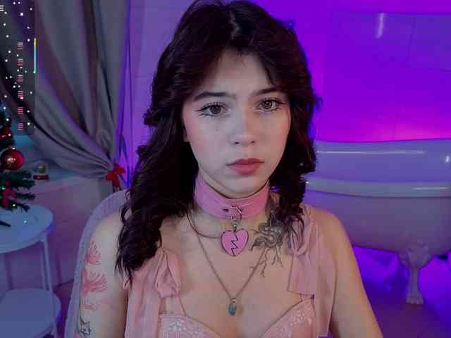 CoralineJones webcam