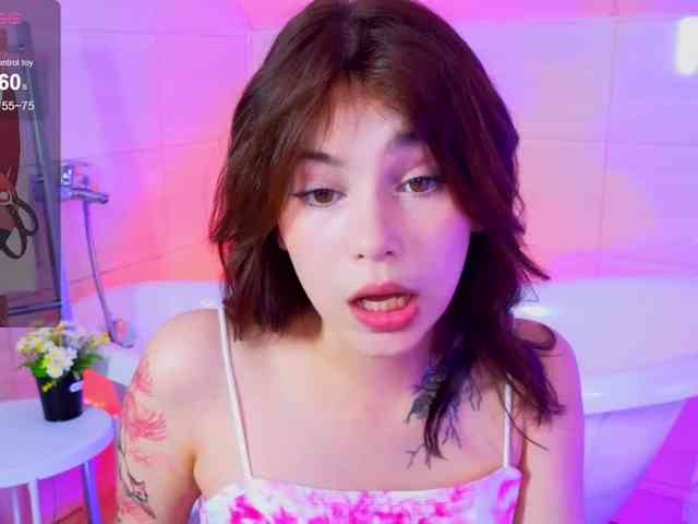 CoralineJones webcam