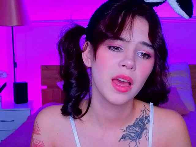 CoralineJones webcam