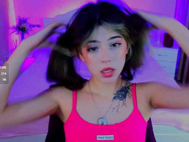 CoralineJones webcam