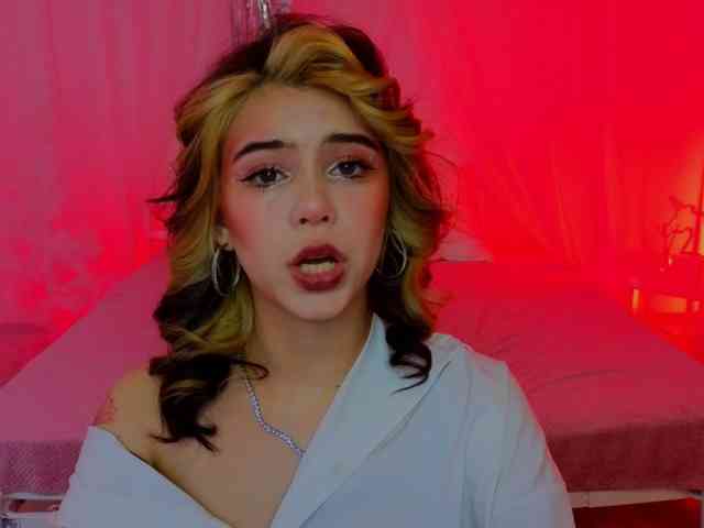 CoralineJones webcam