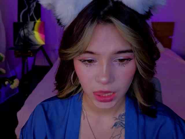 CoralineJones webcam