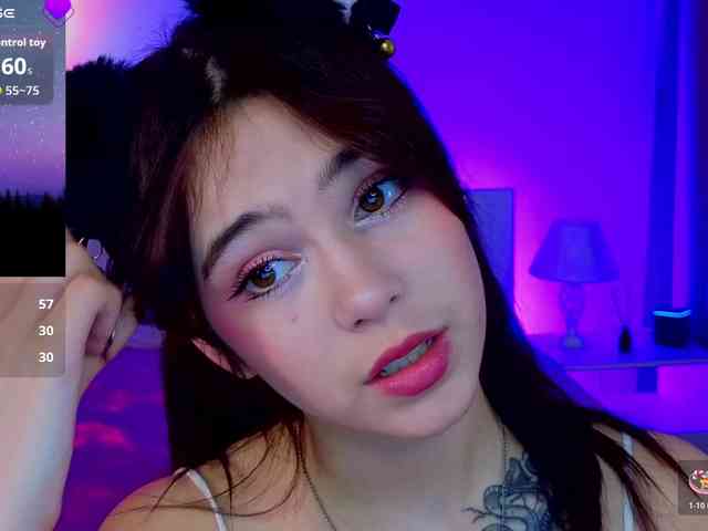 CoralineJones webcam