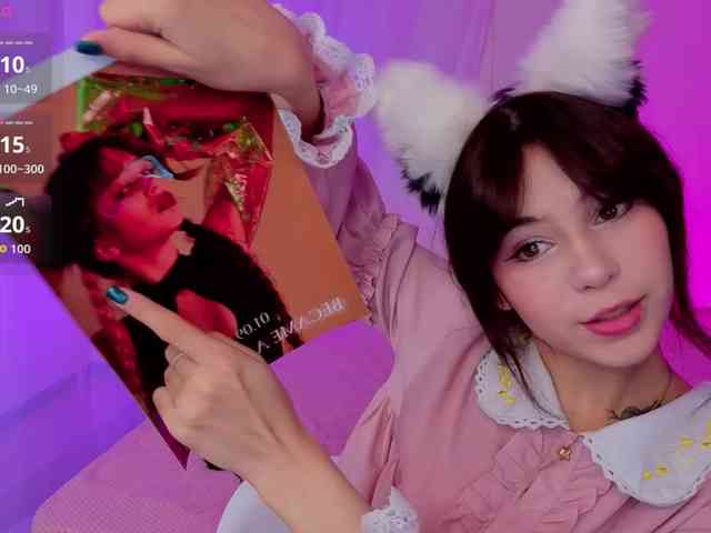 CoralineJones webcam