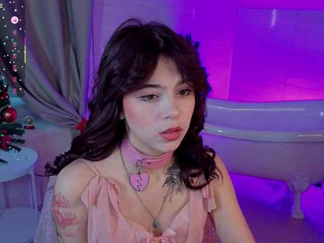 CoralineJones webcam