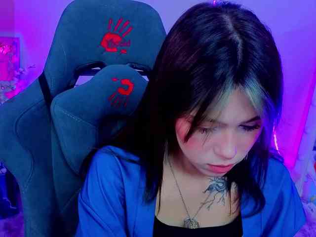 CoralineJones webcam