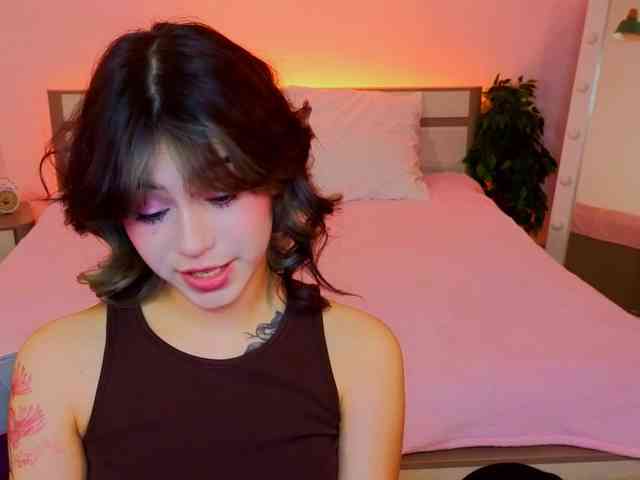 CoralineJones webcam