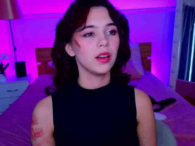 CoralineJones webcam