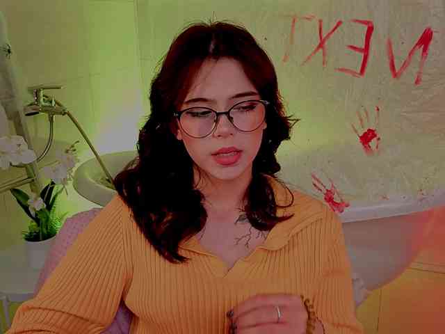 CoralineJones webcam