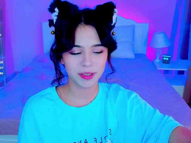 CoralineJones webcam