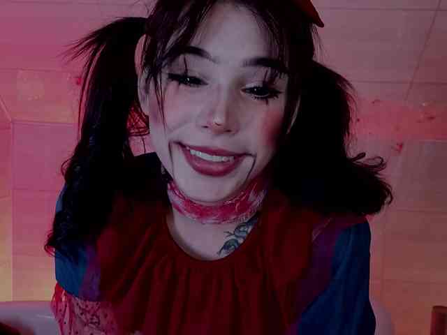 CoralineJones webcam